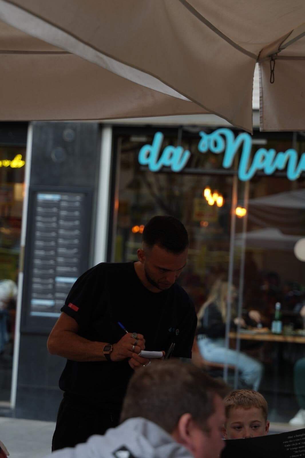 Ambiente de Da Nanni Poblenou, pizzería napolitana en Poblenou (foto 05)