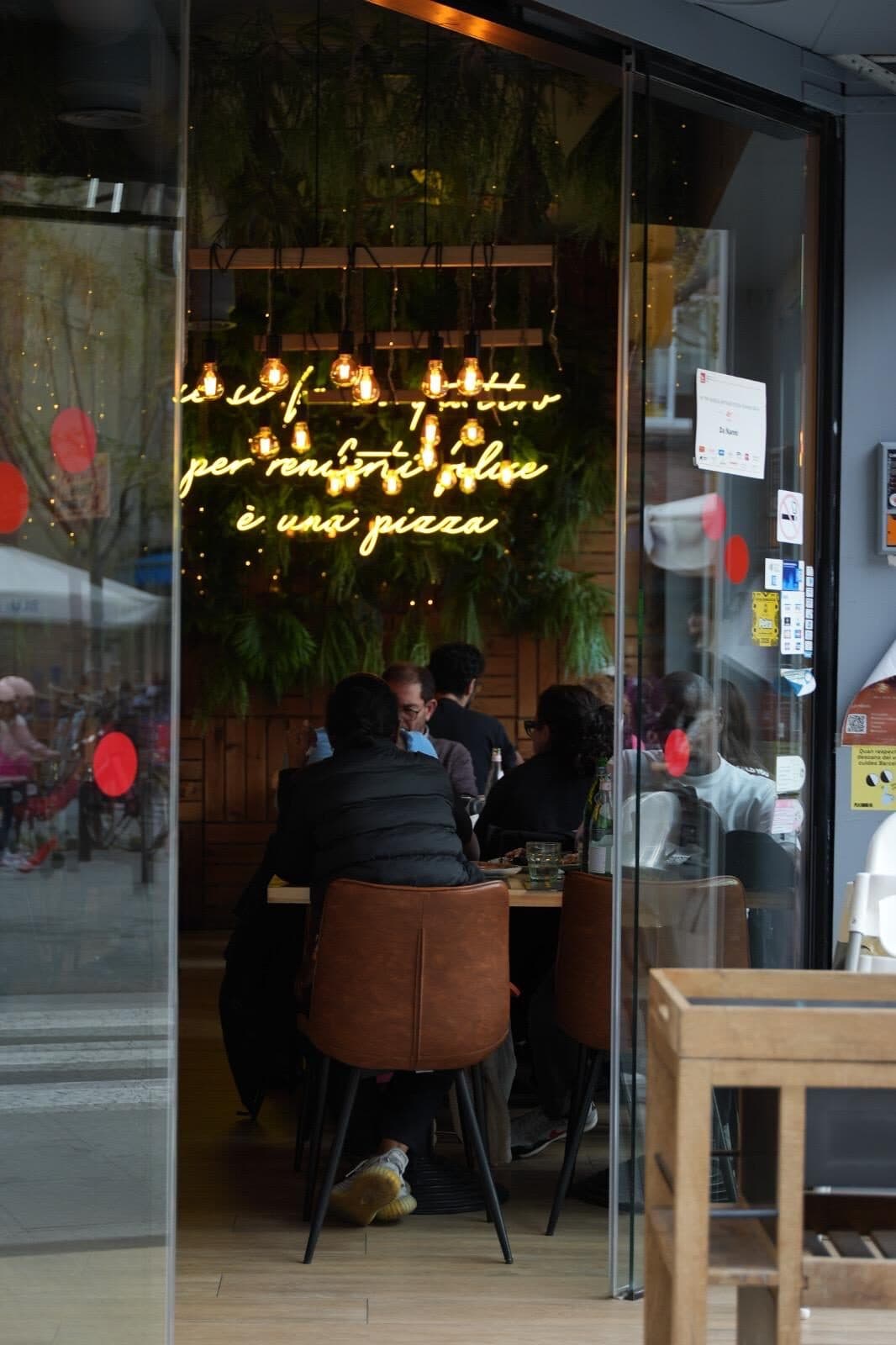 Ambiente de Da Nanni Poblenou, pizzería napolitana en Poblenou (foto 07)