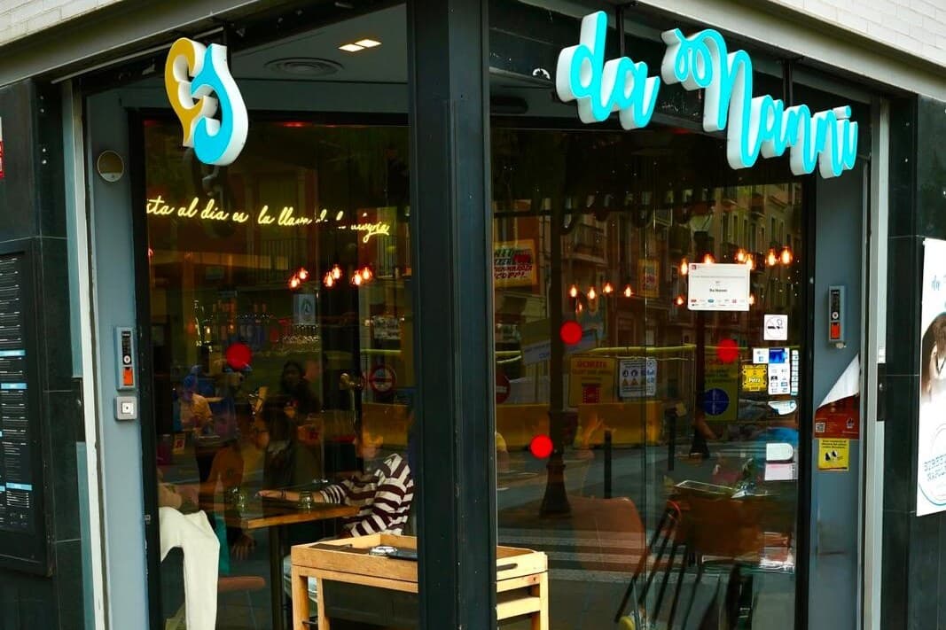 Ambiente de Da Nanni Poblenou, pizzería napolitana en Poblenou (foto 08)