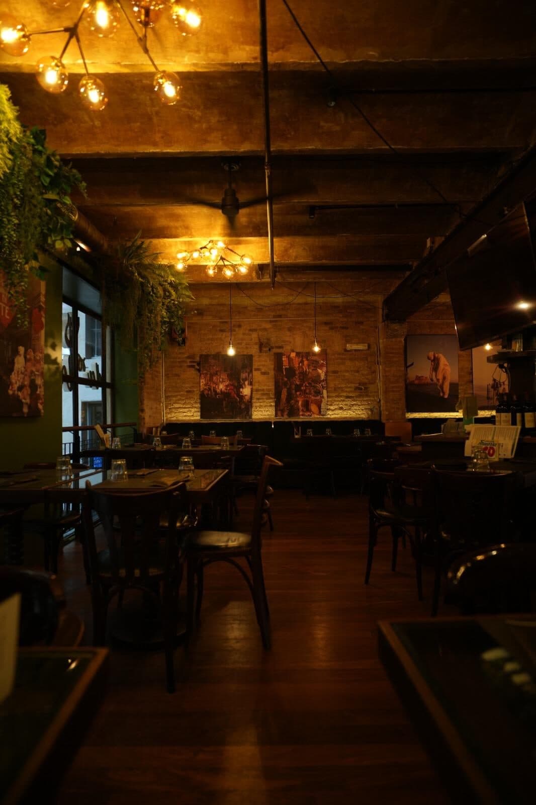 L'ambiente di Da Nanni Born, pizzeria napoletana a Born (foto 03)